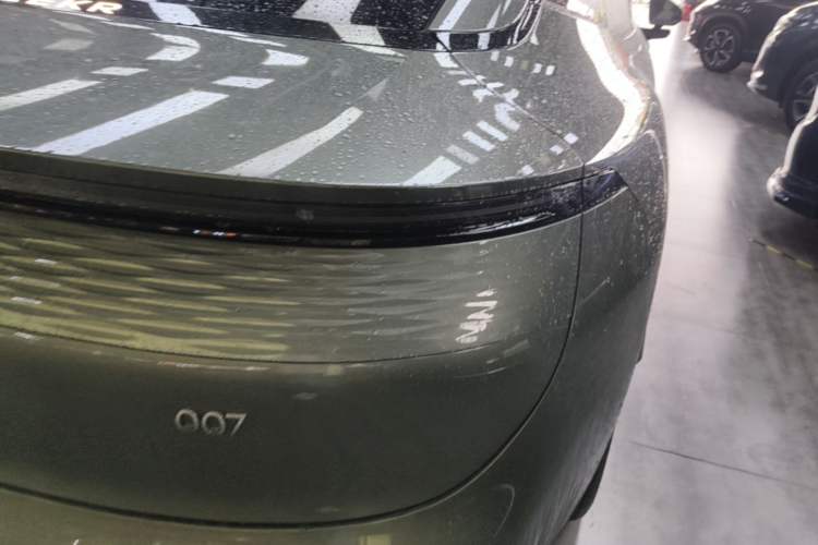 Used Zeekr 007 2025 Long-Range Rear-Wheel-Drive Intelligent Driving Version 100 kWh Right Rear Taillight