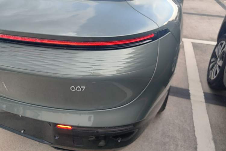 Used Zeekr 007 2025 Long-Range Rear-Wheel-Drive Intelligent Driving Version 100 kWh Right Rear Taillight