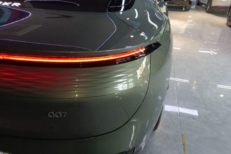 Used Zeekr 007 2025 Long-Range Rear-Wheel-Drive Intelligent Driving Version 100 kWh Right Rear Taillight