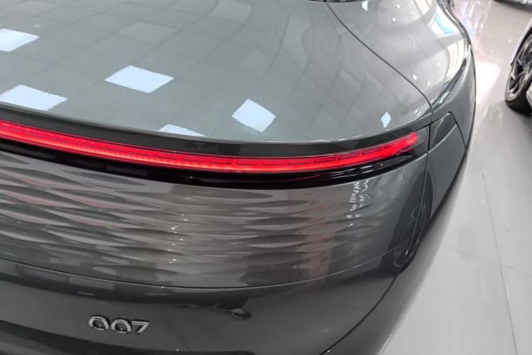 Used Zeekr 007 2025 Long-Range Rear-Wheel-Drive Intelligent Driving Version 100 kWh Right Rear Taillight