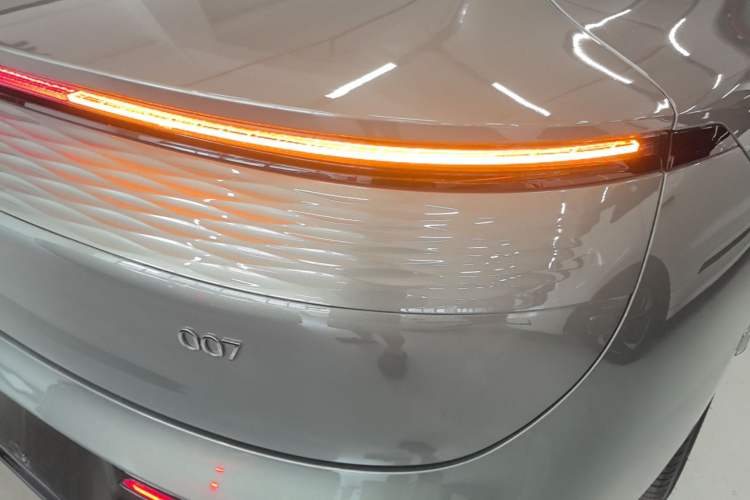 Used Zeekr 007 2025 Long-Range Rear-Wheel-Drive Intelligent Driving Version 100 kWh Right Rear Taillight