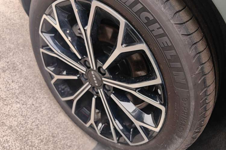 Used Zeekr 007 2025 Long-Range Rear-Wheel-Drive Intelligent Driving Version 100 kWh Right Rear Wheel Hub