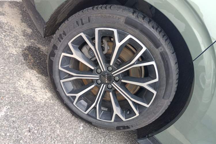 Used Zeekr 007 2025 Four-Wheel Drive Intelligent Driving Version 75 kWh Right Rear Wheel Hub