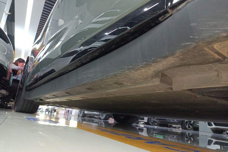 Used Zeekr 007 2025 Long-Range Rear-Wheel-Drive Intelligent Driving Version 100 kWh Right Side Sill