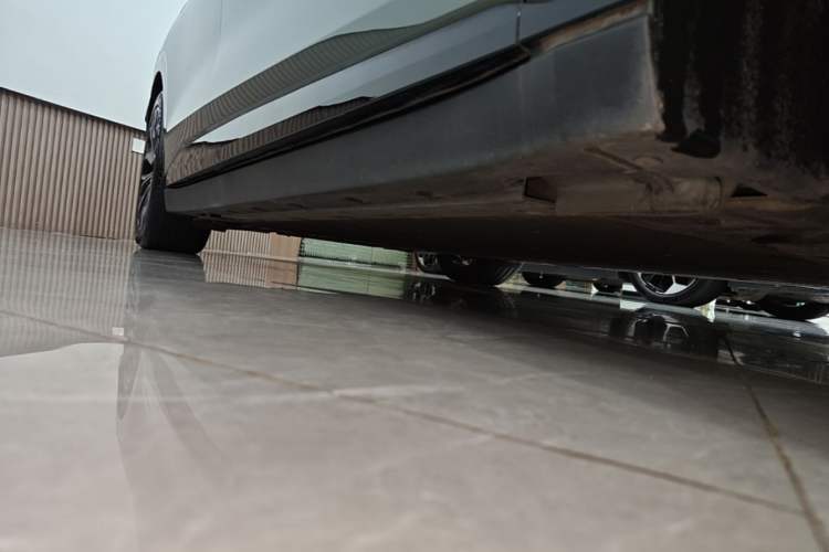 Used Zeekr 007 2025 Long-Range Rear-Wheel-Drive Intelligent Driving Version 100 kWh Right Side Sill