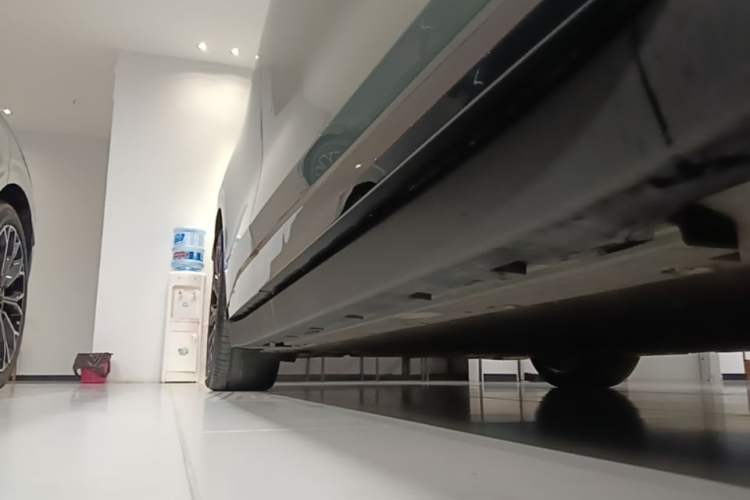 Used Zeekr 007 2025 Long-Range All-Wheel-Drive Intelligent Driving Version 100 kWh Right Side Sill