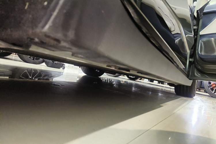 Used Zeekr 007 2025 Long-Range Rear-Wheel-Drive Intelligent Driving Version 100 kWh Right Side Sill