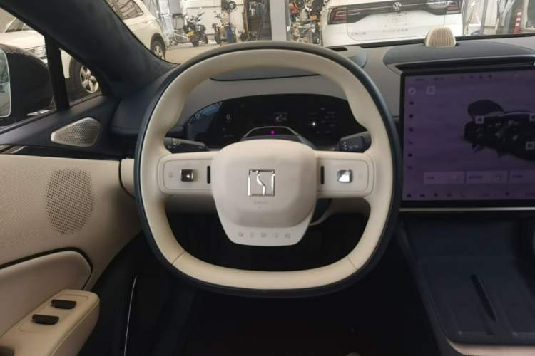 Used Zeekr 007 2025 Long-Range Rear-Wheel-Drive Intelligent Driving Version 100 kWh Steering Wheel