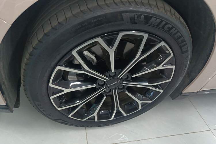 Used Zeekr 007 2025 Rear-Drive Intelligent Driving Version 75 kWh Left Front Wheel Hub