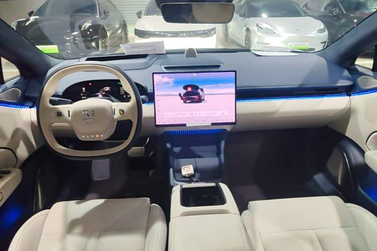 Used Zeekr 007 2025 Long-Range Rear-Wheel-Drive Intelligent Driving Version 100 kWh Center Console