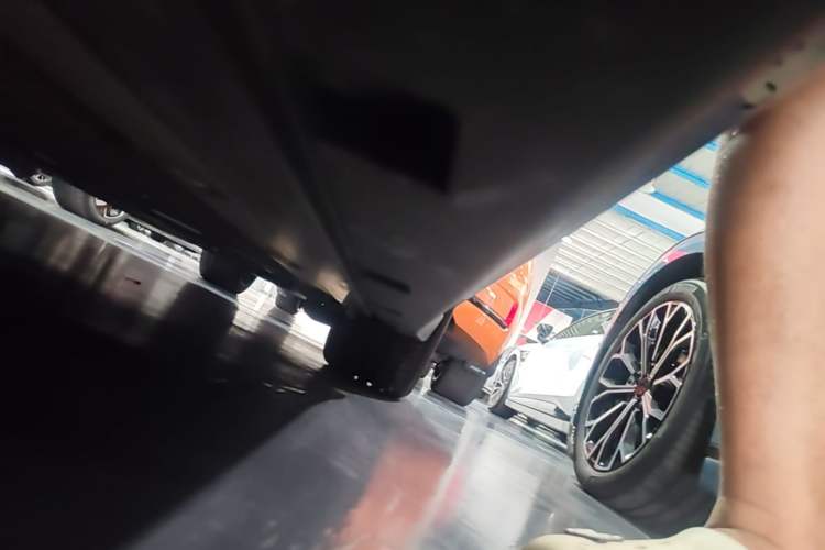 Used Zeekr 007 2025 Long-Range Rear-Wheel-Drive Intelligent Driving Version 100 kWh Chassis Front Right