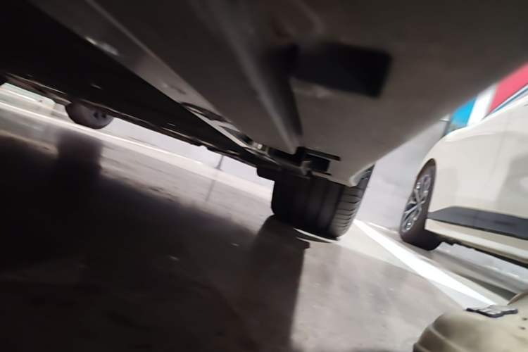 Used Zeekr 007 2025 Long-Range Rear-Wheel-Drive Intelligent Driving Version 100 kWh Chassis Rear Left