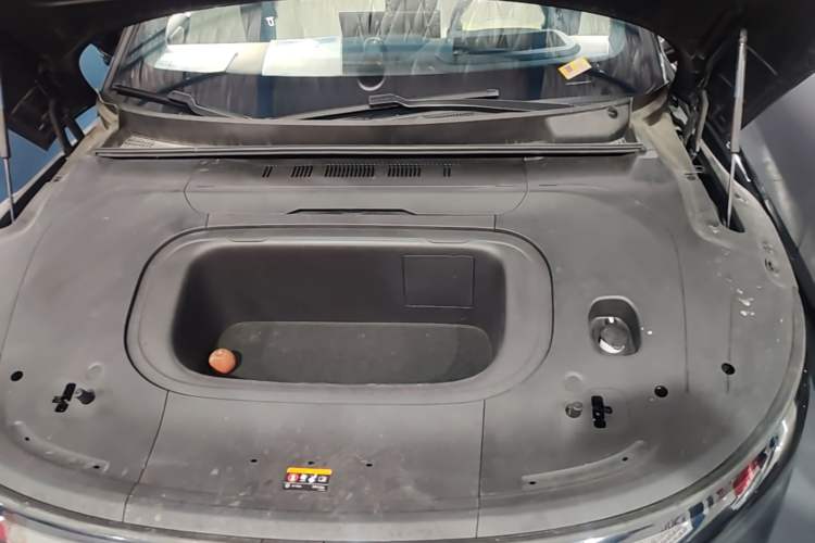 Used Zeekr 007 2025 Long-Range Rear-Wheel-Drive Intelligent Driving Version 100 kWh Engine Bay