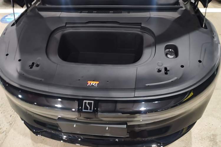 Used Zeekr 007 2025 Long-Range Rear-Wheel-Drive Intelligent Driving Version 100 kWh Engine Bay