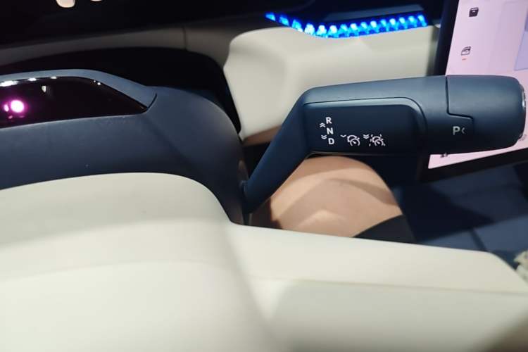 Used Zeekr 007 2025 Long-Range Rear-Wheel-Drive Intelligent Driving Version 100 kWh Gear Lever