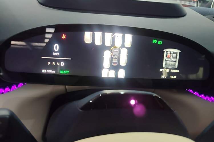 Used Zeekr 007 2025 Long-Range Rear-Wheel-Drive Intelligent Driving Version 100 kWh Instrument Cluster