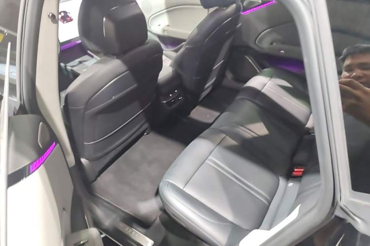 Used Zeekr 007 2025 Long-Range Rear-Wheel-Drive Intelligent Driving Version 100 kWh Left Rear Seat