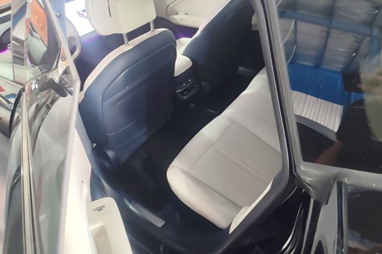Used Zeekr 007 2025 Long-Range Rear-Wheel-Drive Intelligent Driving Version 100 kWh Left Rear Seat