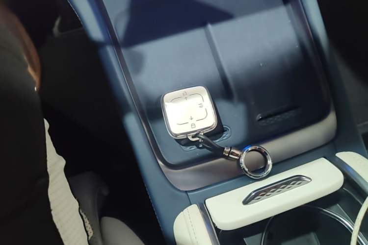 Used Zeekr 007 2025 Long-Range Rear-Wheel-Drive Intelligent Driving Version 100 kWh Vehicle Key