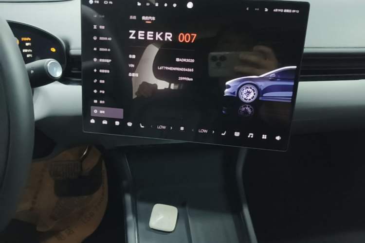 Used Zeekr 007 2025 Rear-Drive Intelligent Driving Version 75 kWh Audio And AC Panel