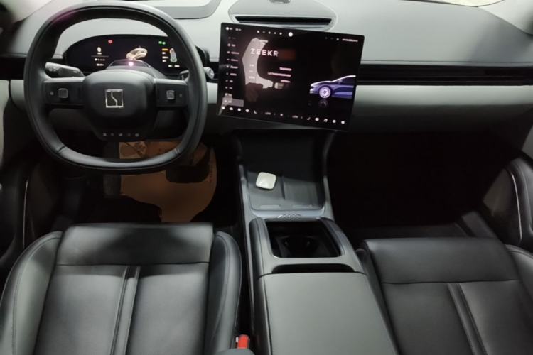 Used Zeekr 007 2025 Rear-Drive Intelligent Driving Version 75 kWh Center Console