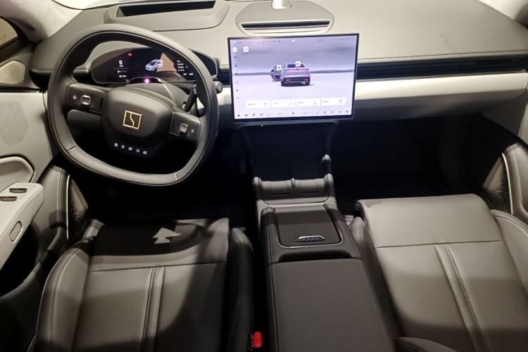 Used Zeekr 007 2025 Rear-Drive Intelligent Driving Version 75 kWh Center Console