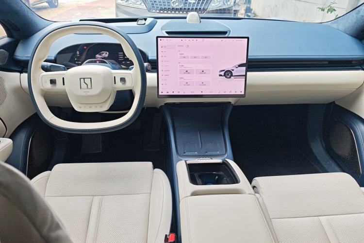 Used Zeekr 007 2025 Rear-Drive Intelligent Driving Version 75 kWh Center Console