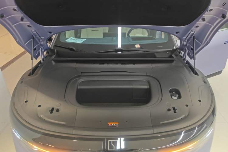 Used Zeekr 007 2025 Four-Wheel Drive Intelligent Driving Version 75 kWh Engine Bay