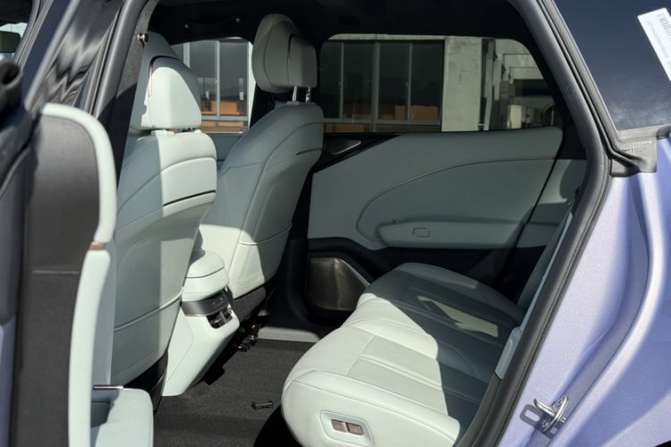 Used Zeekr 007 2025 Long-Range All-Wheel-Drive Intelligent Driving Version 100 kWh Interior 4