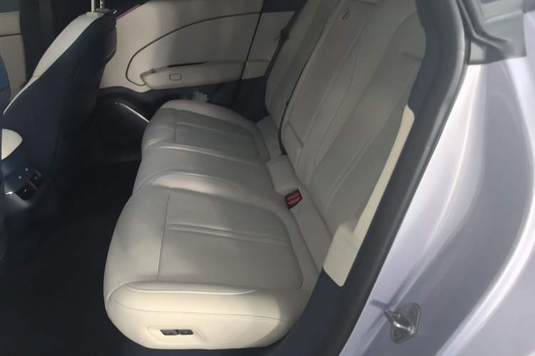 Used Zeekr 007 2025 Long-Range Rear-Wheel-Drive Intelligent Driving Version 100 kWh Interior 4
