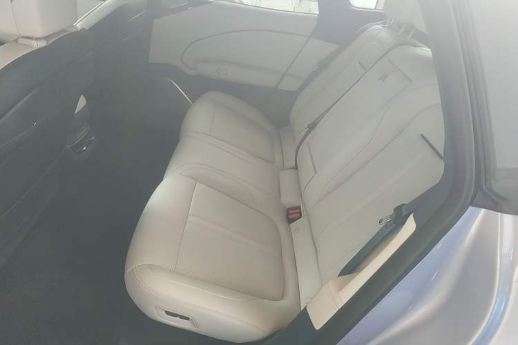 Used Zeekr 007 2025 Rear-Drive Intelligent Driving Version 75 kWh Interior 4