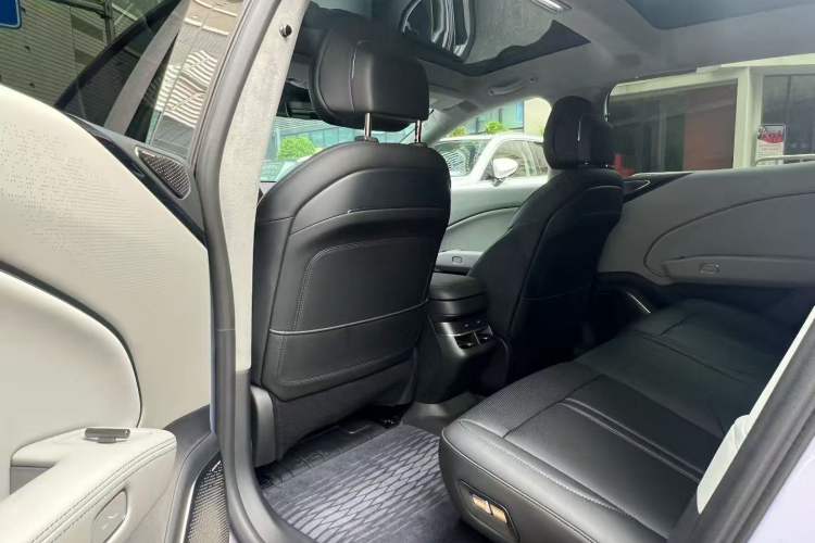 Used Zeekr 007 2025 Rear-Drive Intelligent Driving Version 75 kWh Interior 5