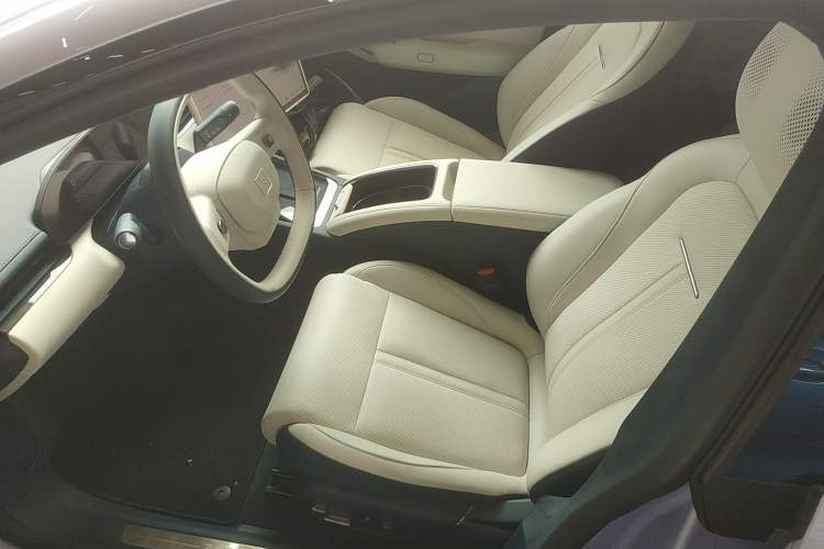 Used Zeekr 007 2025 Rear-Drive Intelligent Driving Version 75 kWh Left Front Seat