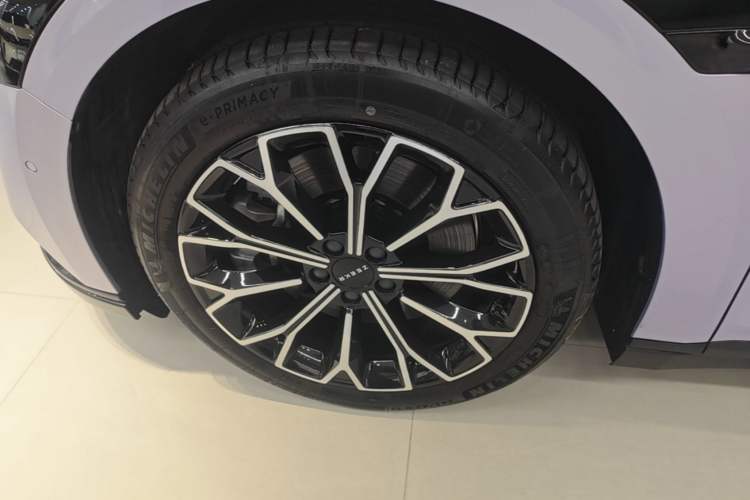 Used Zeekr 007 2025 Four-Wheel Drive Intelligent Driving Version 75 kWh Left Front Wheel Hub
