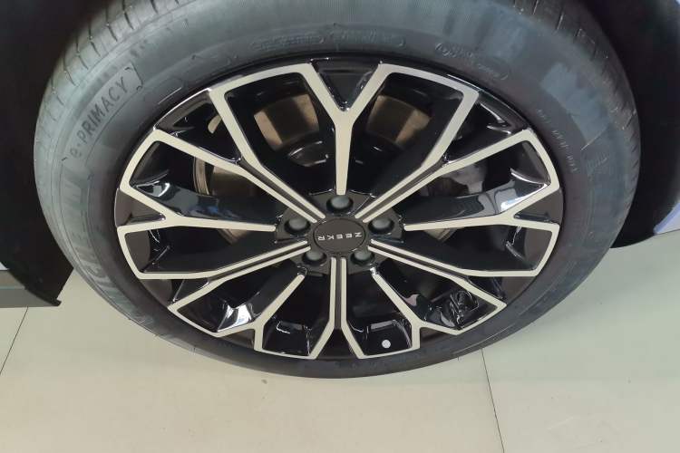 Used Zeekr 007 2025 Rear-Drive Intelligent Driving Version 75 kWh Left Front Wheel Hub