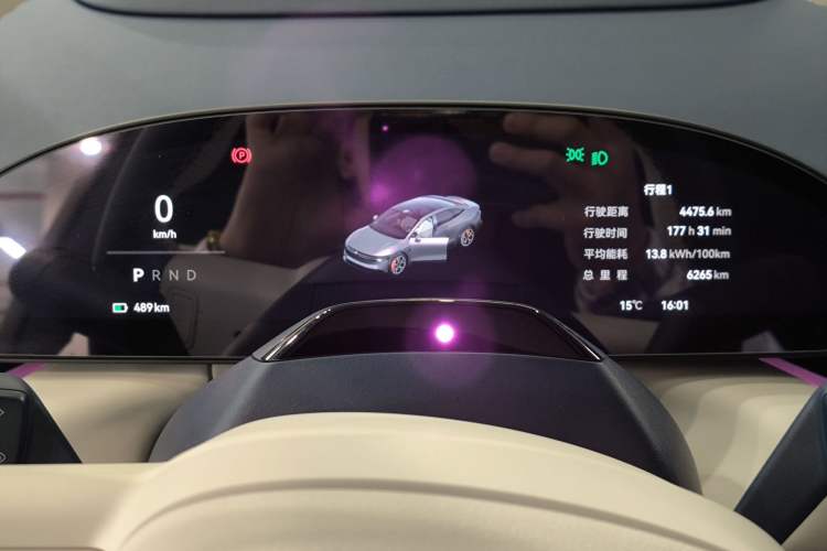 Used Zeekr 007 2025 Long-Range Rear-Wheel-Drive Intelligent Driving Version 100 kWh Odometer Close Up