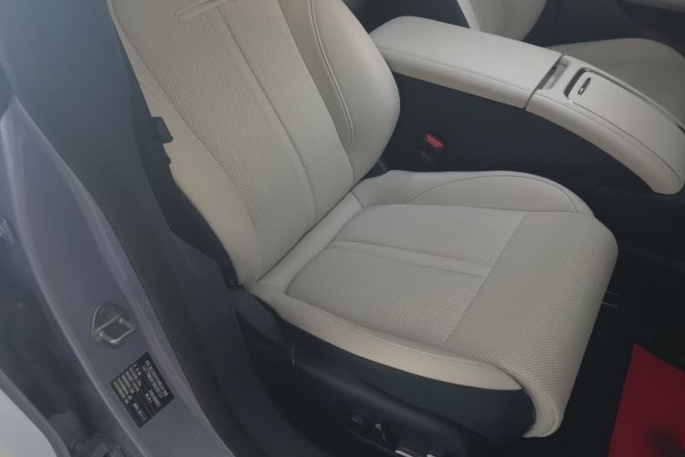 Used Zeekr 007 2025 Long-Range Rear-Wheel-Drive Intelligent Driving Version 100 kWh Right Front Seat