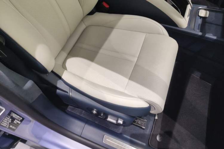 Used Zeekr 007 2025 Rear-Drive Intelligent Driving Version 75 kWh Right Front Seat