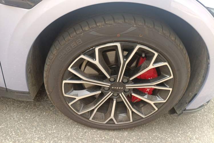 Used Zeekr 007 2025 Rear-Drive Intelligent Driving Version 75 kWh Right Front Wheel Hub