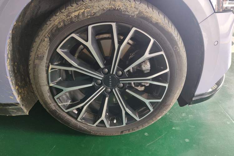 Used Zeekr 007 2025 Rear-Drive Intelligent Driving Version 75 kWh Right Front Wheel Hub