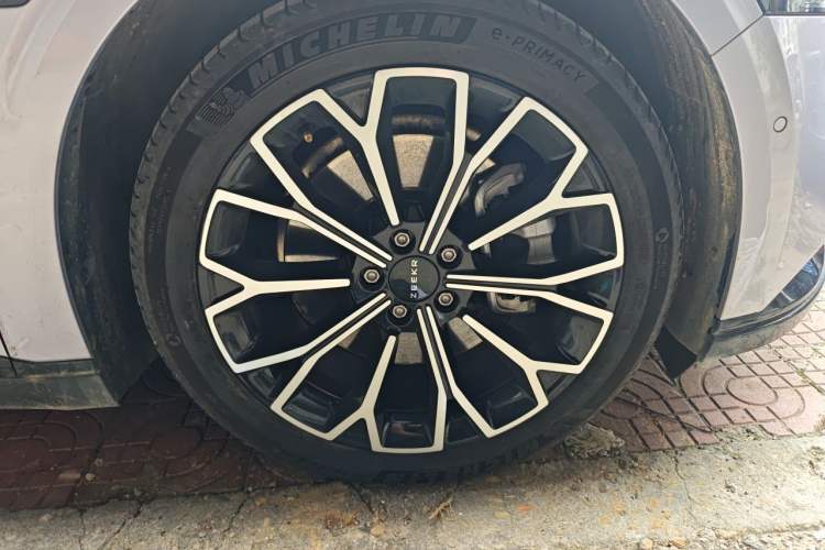 Used Zeekr 007 2025 Rear-Drive Intelligent Driving Version 75 kWh Right Front Wheel Hub