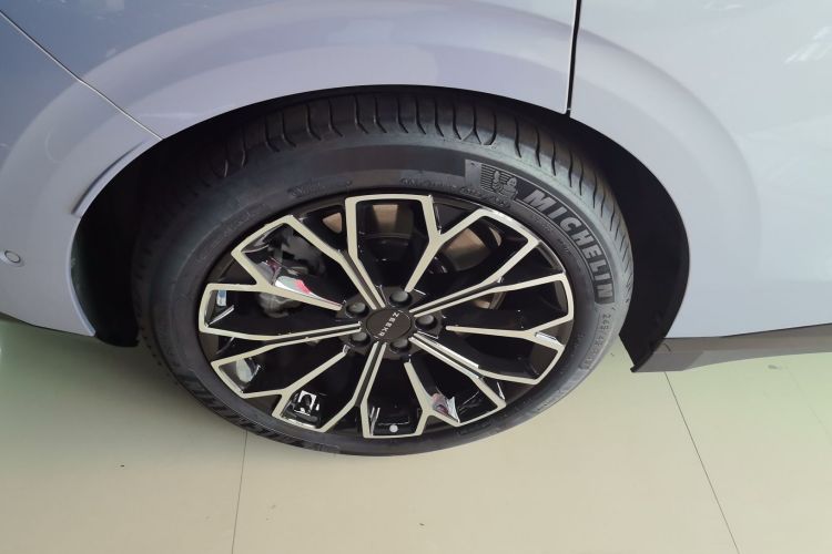 Used Zeekr 007 2025 Rear-Drive Intelligent Driving Version 75 kWh Right Rear Wheel Hub