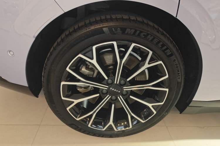 Used Zeekr 007 2025 Four-Wheel Drive Intelligent Driving Version 75 kWh Right Rear Wheel Hub
