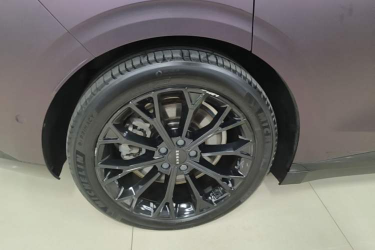 Used Zeekr 007 2025 Rear-Drive Intelligent Driving Version 75 kWh Right Rear Wheel Hub