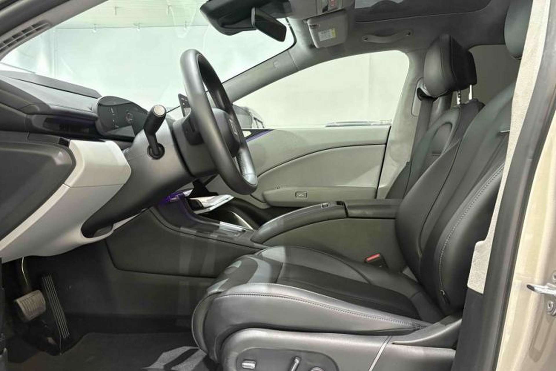 Used Zeekr 007 2025 Long-Range Rear-Wheel-Drive Intelligent Driving Version 100 kWh Interior 1