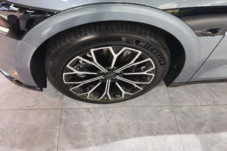 Used Zeekr 007 2025 Long-Range Rear-Wheel-Drive Intelligent Driving Version 100 kWh Left Front Wheel Hub
