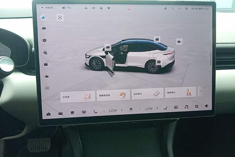 Used Zeekr 007 2025 Long-Range Rear-Wheel-Drive Intelligent Driving Version 100 kWh Audio And AC Panel