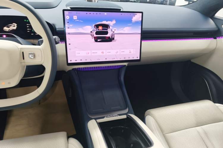 Used Zeekr 007 2025 Long-Range Rear-Wheel-Drive Intelligent Driving Version 100 kWh Audio And AC Panel