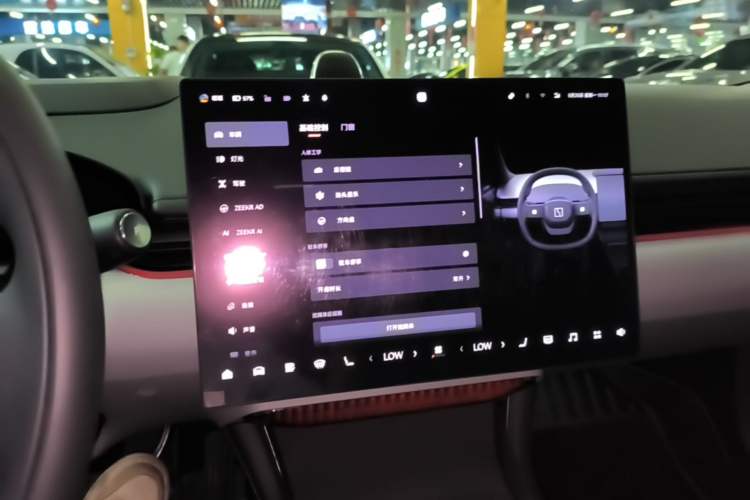 Used Zeekr 007 2025 Rear-Drive Intelligent Driving Version 75 kWh Audio And AC Panel