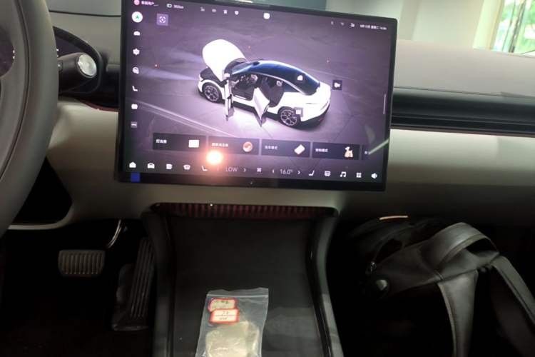 Used Zeekr 007 2025 Long-Range Rear-Wheel-Drive Intelligent Driving Version 100 kWh Audio And AC Panel